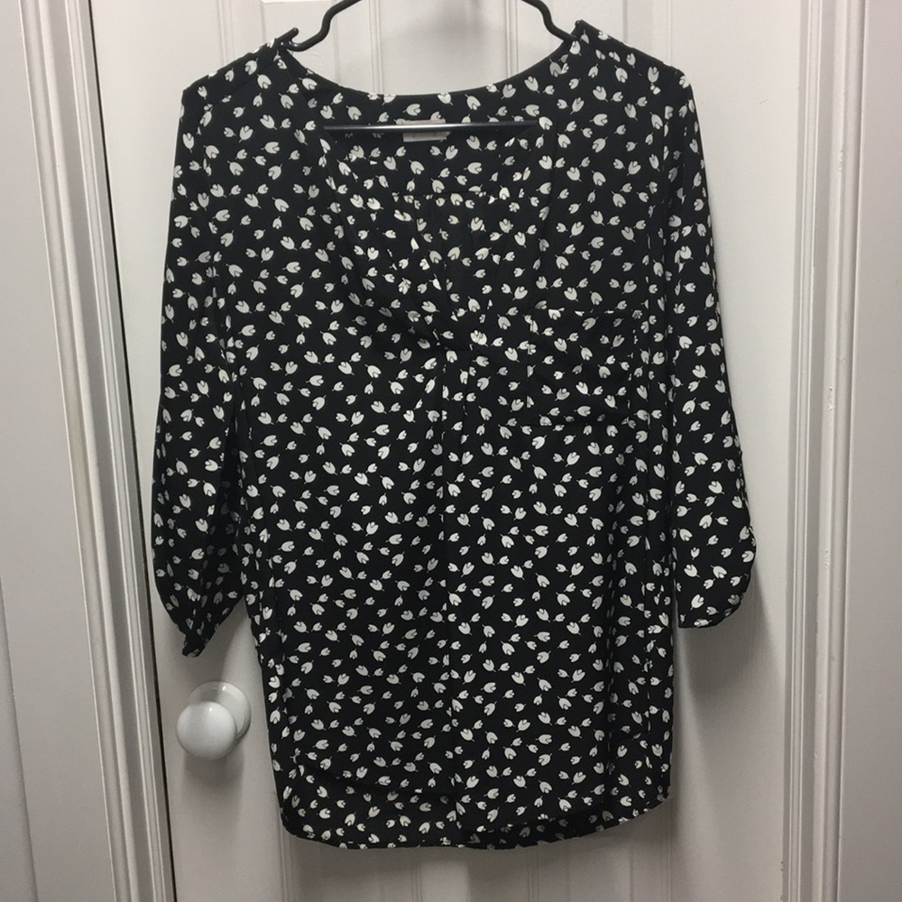Black and white tulip top